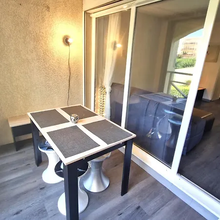 2 Pièces Avec Piscine, Parking, Animaux Acceptés, - Fr-1-780-93 Appartement *